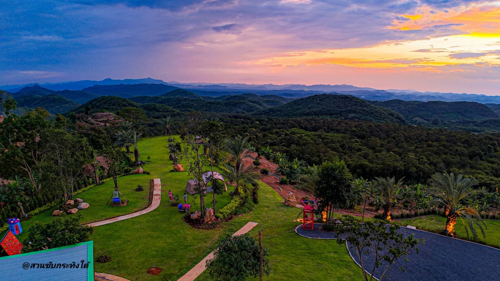 เต็นท์ในยามค่ำคืน